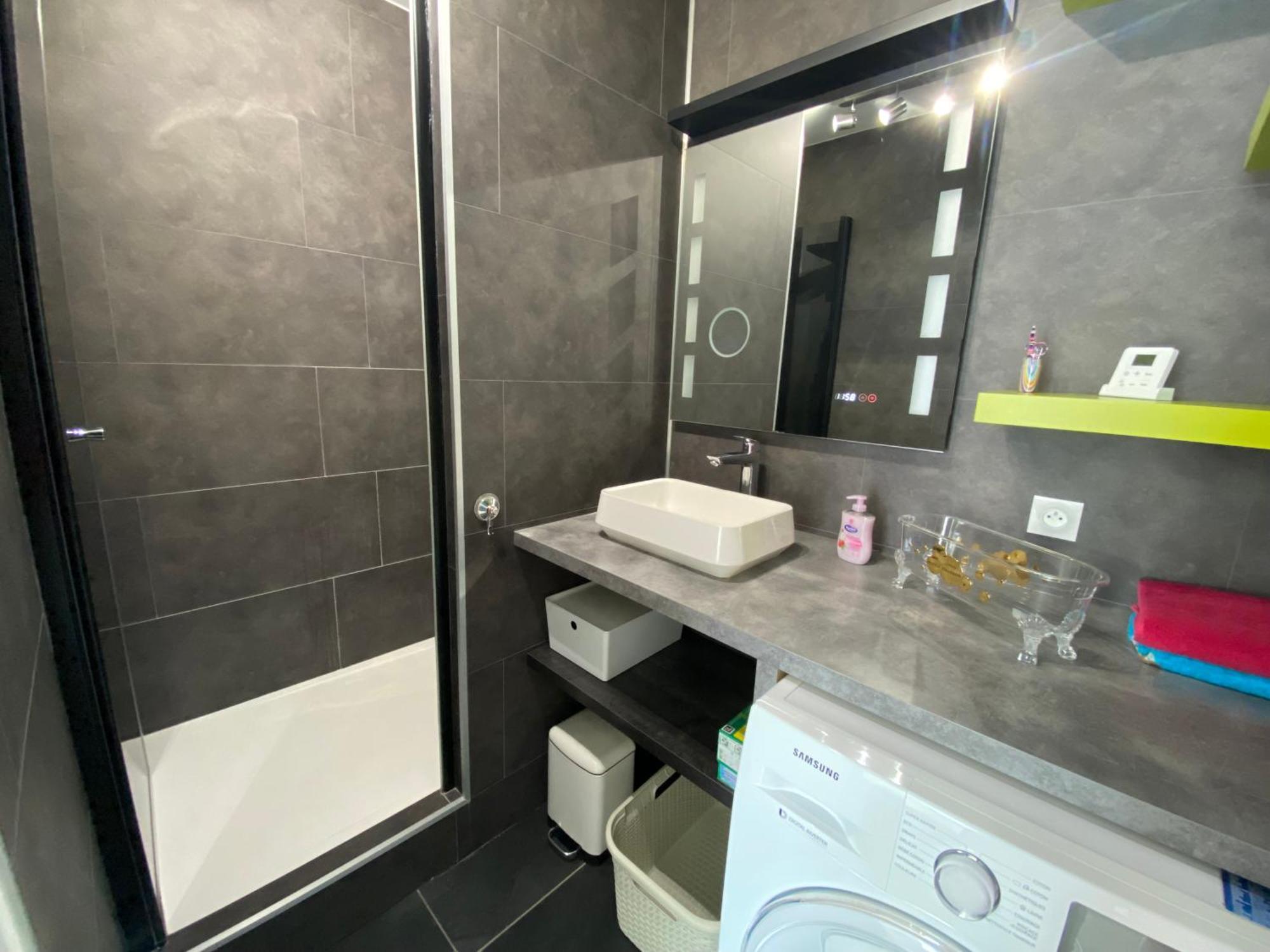 Appartamento Victoria-T2-41m2-Balcon, wifi, linge, produits, ménage inclus Reims Esterno foto