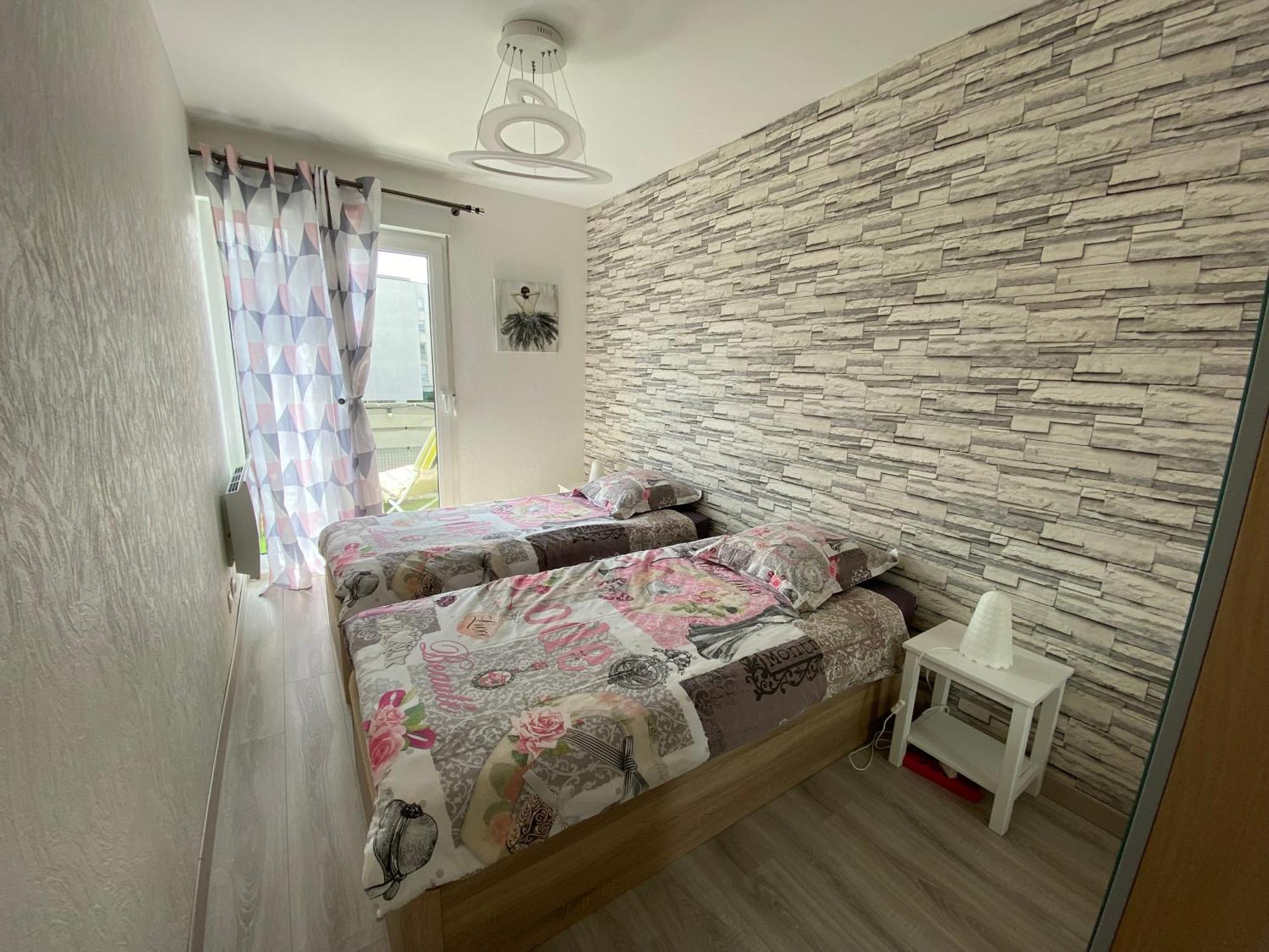 Appartamento Victoria-T2-41m2-Balcon, wifi, linge, produits, ménage inclus Reims Esterno foto
